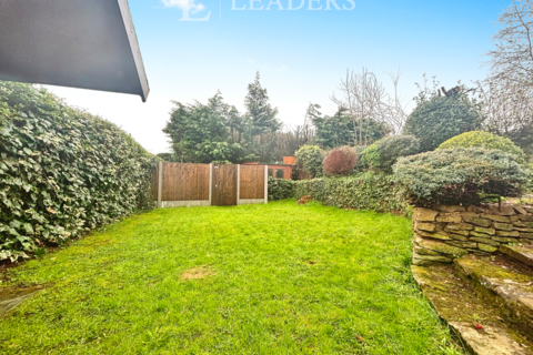 3 bedroom detached house to rent, Abberley Avenue, DY13