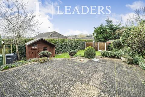3 bedroom detached house to rent, Abberley Avenue, DY13