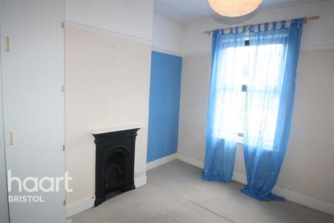 4 bedroom terraced house to rent, New Queen Street, Kingswood