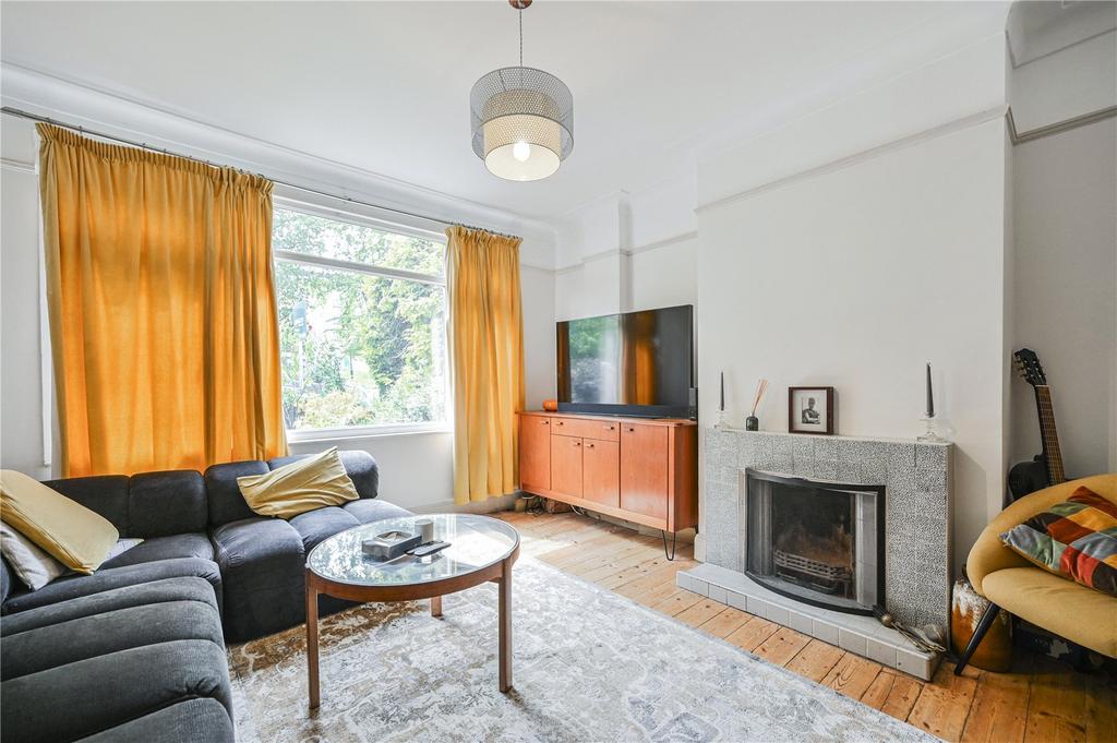 House in London, London Borough of Enfield - View 2
