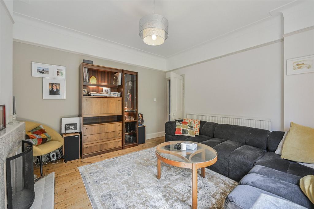 House in London, London Borough of Enfield - View 4