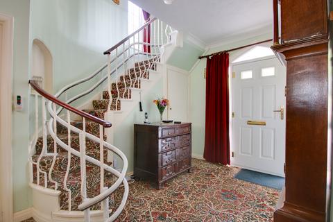 4 bedroom detached house for sale, GUIDE PRICE £860,000 - £900,000! BITTERNE PARK! OUTSTANDING VIEWS! DOUBLE GARAGE! VERSATILE LIVING!
