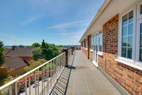 4 bedroom detached house for sale, GUIDE PRICE £860,000 - £900,000! BITTERNE PARK! OUTSTANDING VIEWS! DOUBLE GARAGE! VERSATILE LIVING!