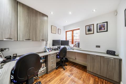 5 bedroom detached house for sale, Davenham Avenue, Northwood, Middlesex