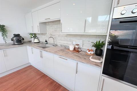 4 bedroom detached bungalow for sale, Glenmoor Road, West Parley, Ferndown