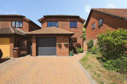 4 bedroom detached house for sale, Knights Garden, Hailsham