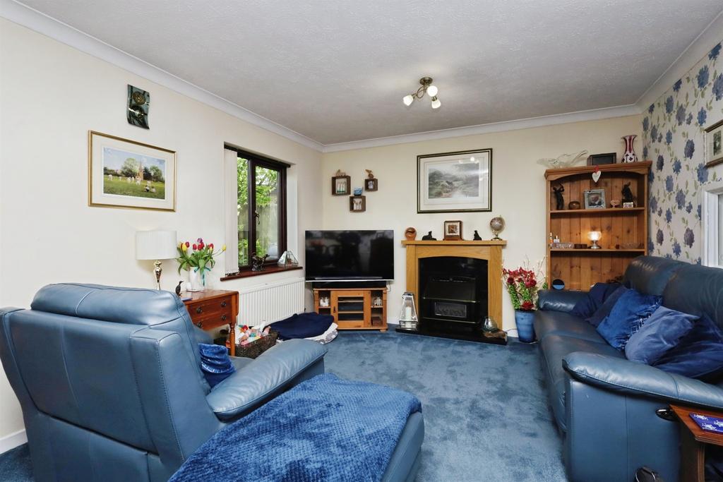 House in Wealden, Hailsham - More