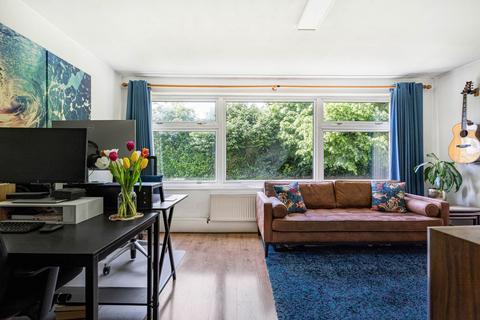 2 bedroom flat for sale, Windfield, Leatherhead, KT22