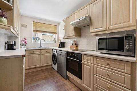 2 bedroom flat for sale, Windfield, Leatherhead, KT22