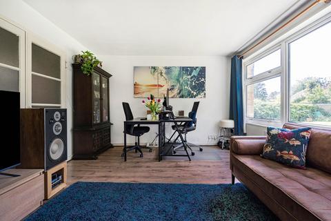 2 bedroom flat for sale, Windfield, Leatherhead, KT22