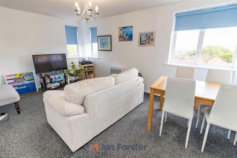 2 bedroom flat for sale, Sandringham Court, Sheriffs Close, Felling, Gateshead
