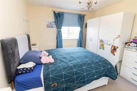 2 bedroom flat for sale, Sandringham Court, Sheriffs Close, Felling, Gateshead