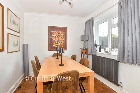 4 bedroom detached house for sale, Kings Copse, East Grinstead, West Sussex