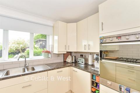 4 bedroom detached house for sale, Kings Copse, East Grinstead RH19