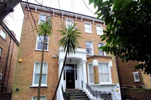 3 bedroom flat to rent, Priory Road, South Hampstead, London