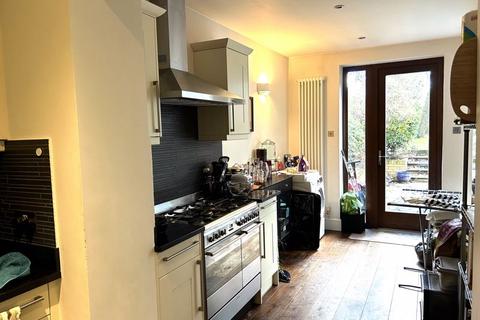 3 bedroom flat to rent, Priory Road, South Hampstead, London