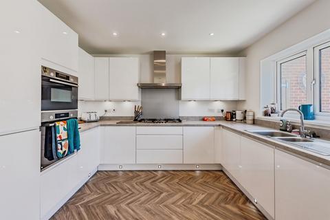 3 bedroom detached house for sale, Payne Way, Copthorne, Crawley