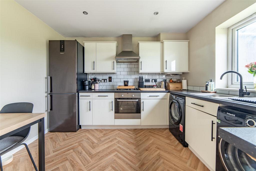 Apartment in Newcastle upon Tyne, Elmwood Park, Tyne and Wear - View 3