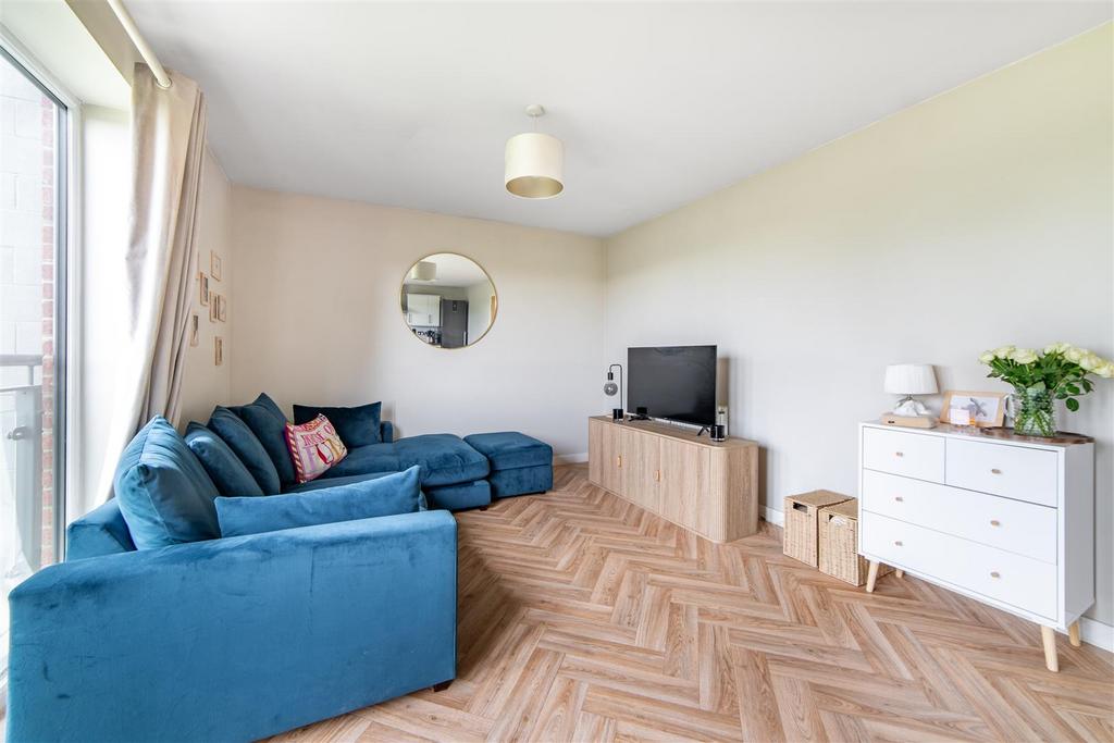 Apartment in Newcastle upon Tyne, Elmwood Park, Tyne and Wear - View 4