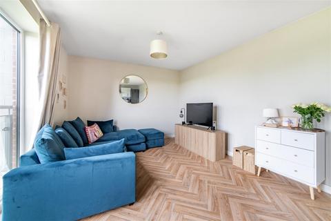 2 bedroom flat for sale, Elmwood Park Court, NE13