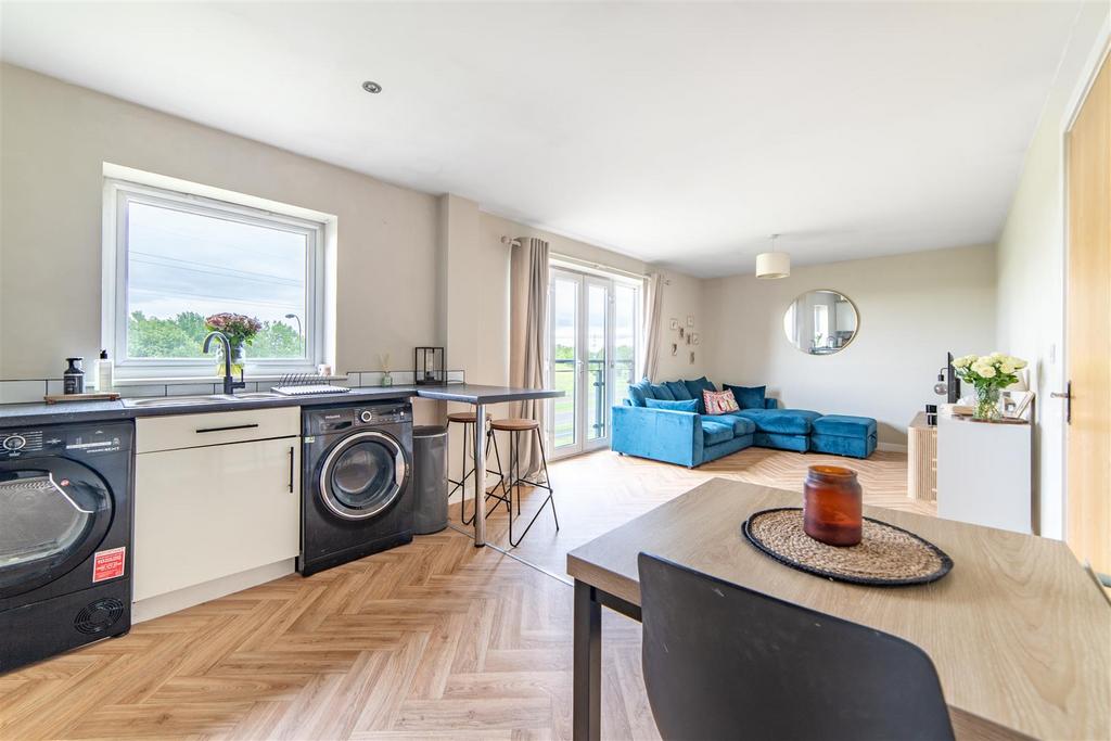 Apartment in Newcastle upon Tyne, Elmwood Park, Tyne and Wear - View 5