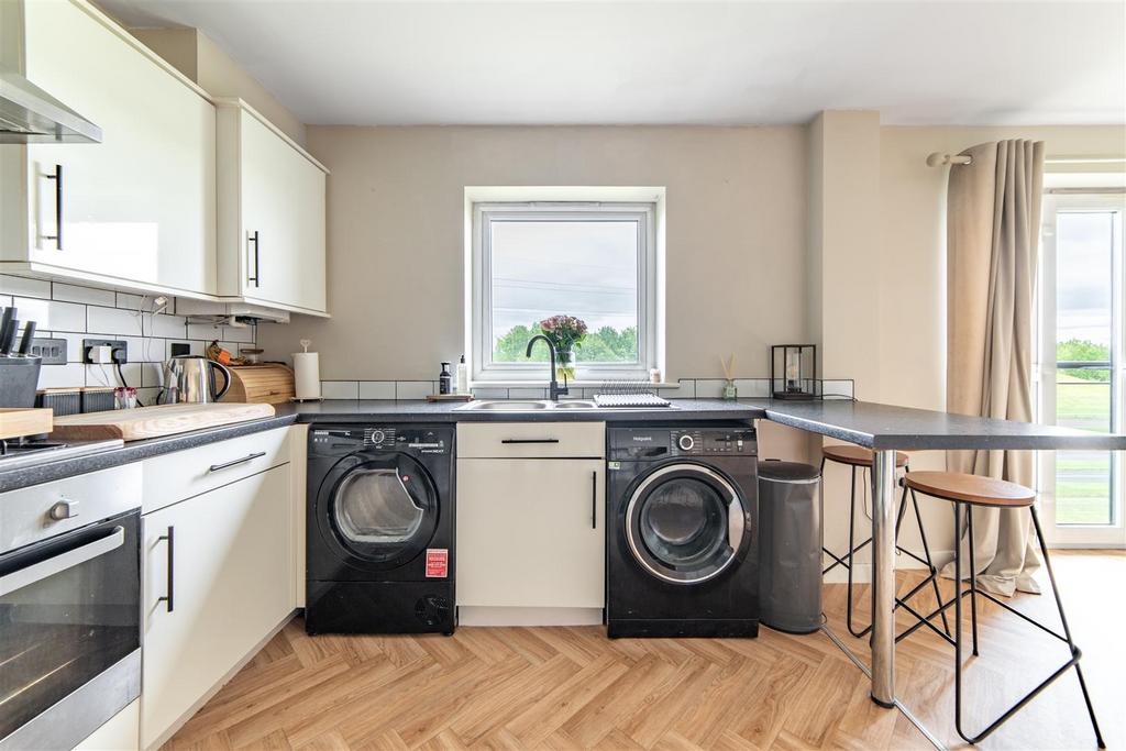 Apartment in Newcastle upon Tyne, Elmwood Park, Tyne and Wear - View 6