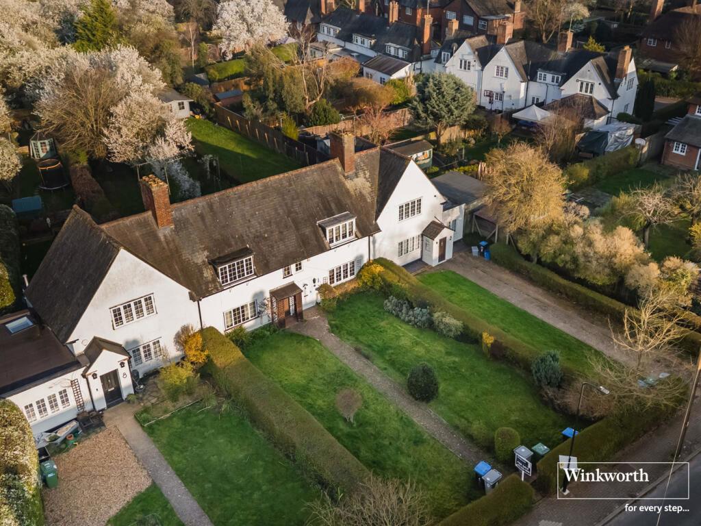 Detached house exterior, garden