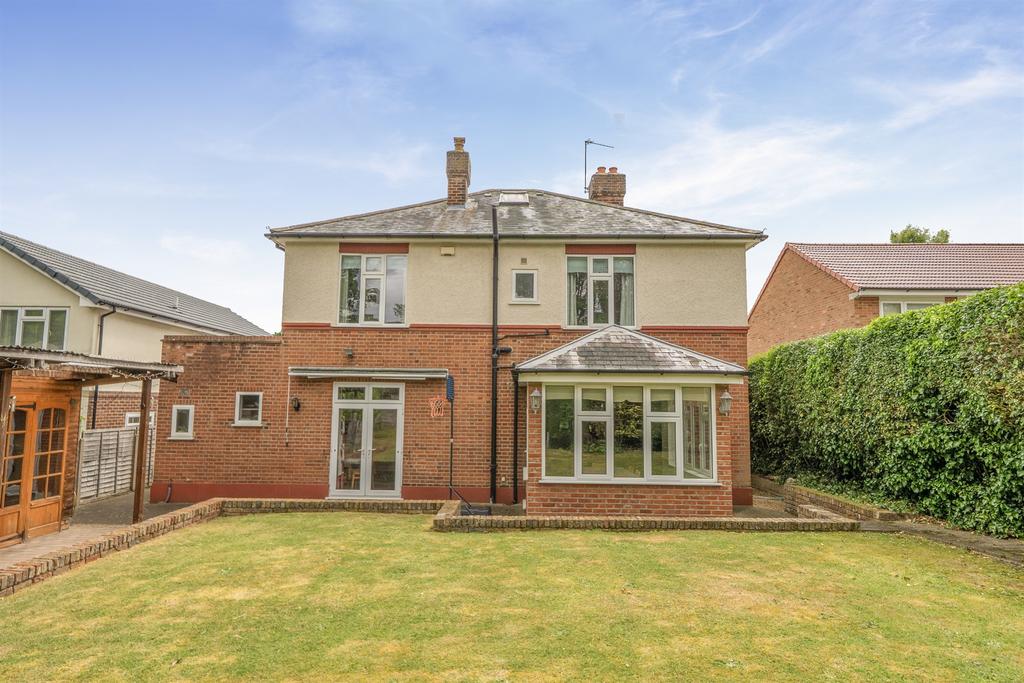 Detached house exterior, garden
