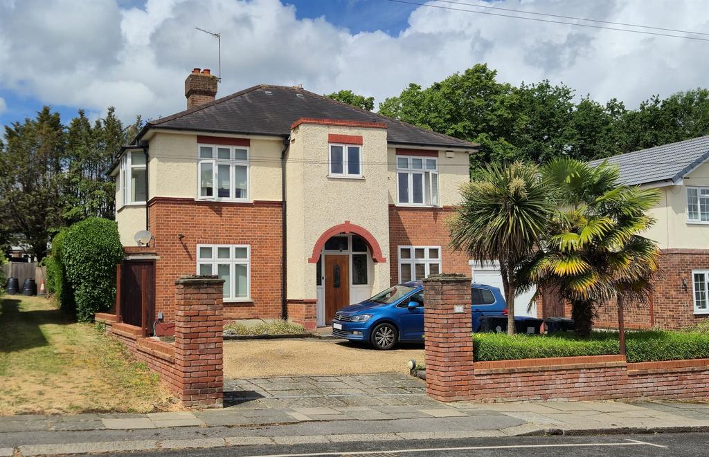 Detached house exterior, driveway