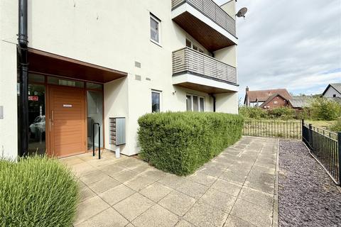 2 bedroom ground floor flat for sale, Hening Avenue, Ipswich IP3