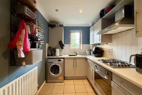 2 bedroom ground floor flat for sale, Hening Avenue, Ipswich IP3