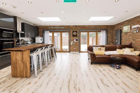 5 bedroom bungalow for sale, Blackfen Road, Sidcup, DA15