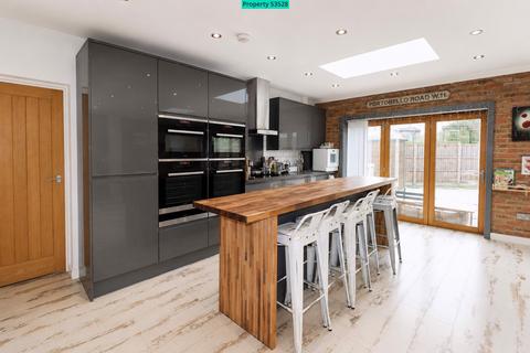 5 bedroom bungalow for sale, Blackfen Road, Sidcup, DA15
