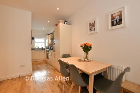 1 bedroom apartment for sale, 38 Postway Mews, Ilford IG1