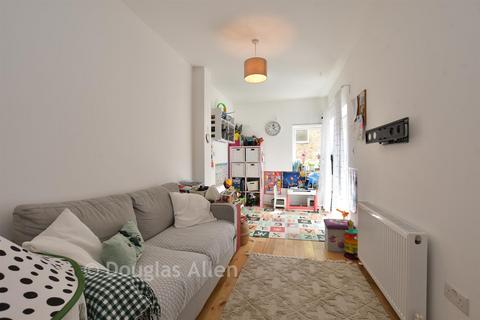 1 bedroom apartment for sale, 38 Postway Mews, Ilford IG1