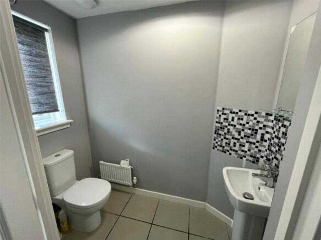 House in Edinburgh, Greendykes, Craigmillar - View 3