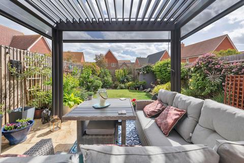 3 bedroom semi-detached house for sale, Thornapple View, Bury St. Edmunds IP28