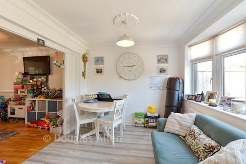 4 bedroom terraced house for sale, Northdown Road, Hornchurch RM11
