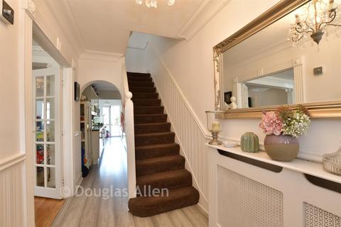 4 bedroom terraced house for sale, Northdown Road, Hornchurch RM11