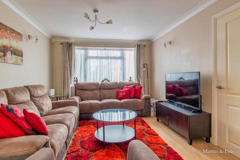 3 bedroom semi-detached house to rent, Springdale, Earley, Reading