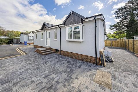 2 bedroom park home for sale, Willows Riverside Park, Windsor