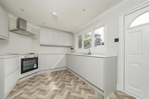 2 bedroom park home for sale, Willows Riverside Park, Windsor