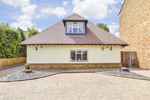 5 bedroom chalet for sale, Townmead Road, Waltham Abbey, Essex