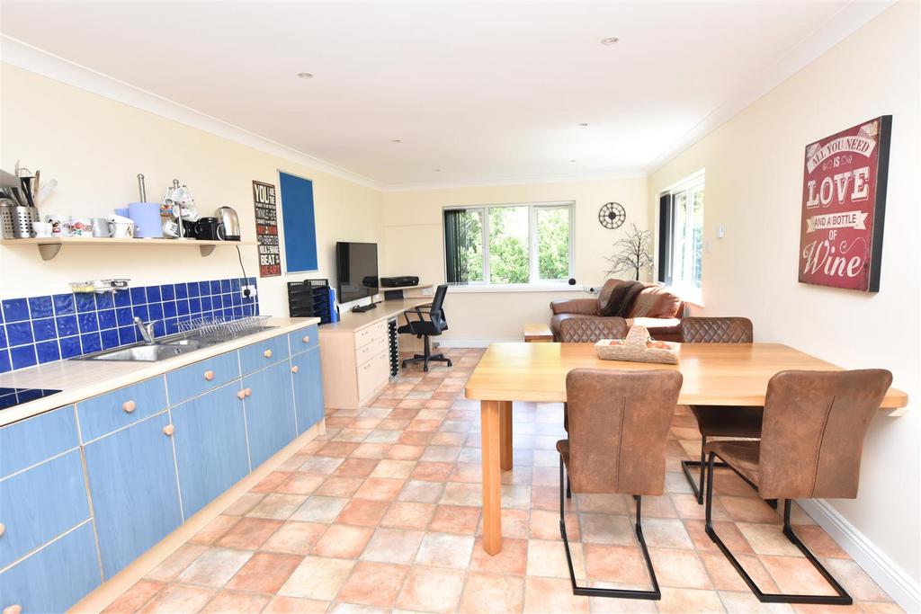 Living dining kitchen