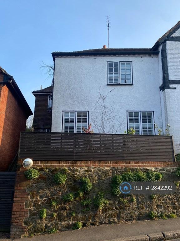 2 bedroom semi-detached house to rent