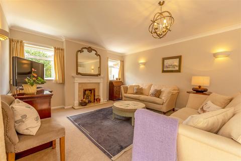 4 bedroom detached house for sale, Field House Drive, Meole Village, Shrewsbury