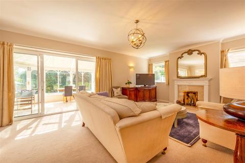 4 bedroom detached house for sale, Field House Drive, Meole Village, Shrewsbury