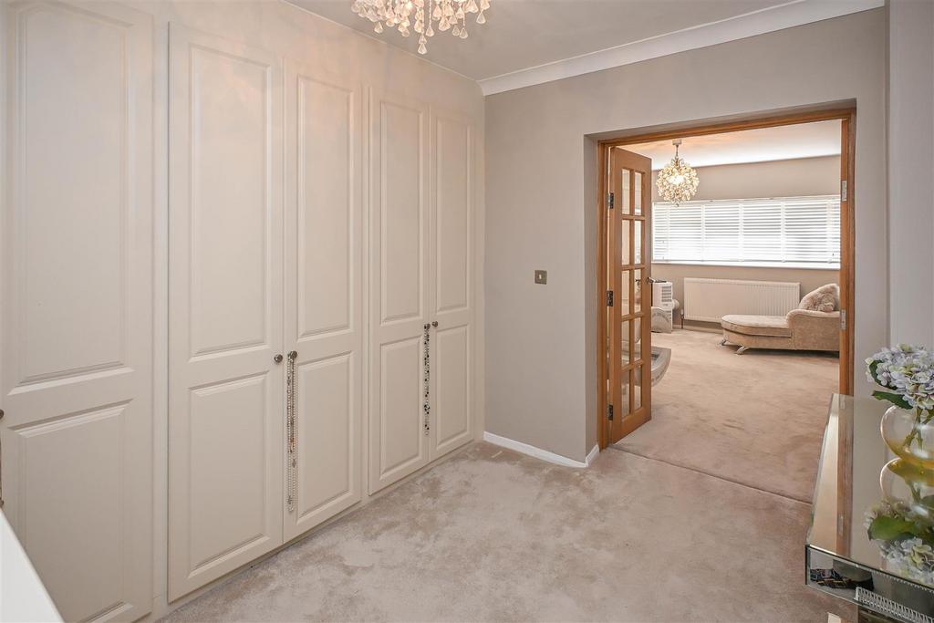 Walk-in wardrobe