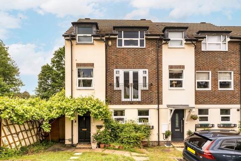 4 bedroom terraced house for sale, St. Barnabas Close, London SE22