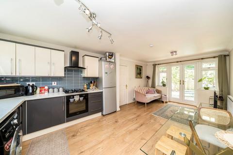 4 bedroom terraced house for sale, St. Barnabas Close, London SE22